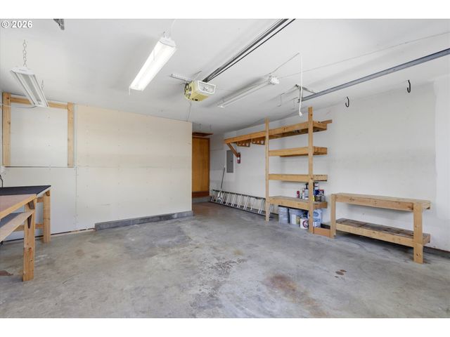 858 N 20TH Way, Cornelius, OR 97113