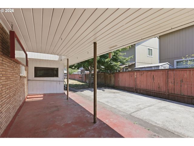 858 N 20TH Way, Cornelius, OR 97113