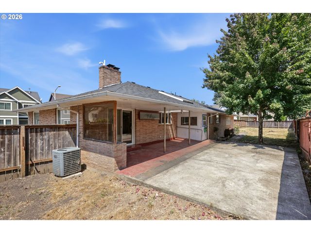 858 N 20TH Way, Cornelius, OR 97113
