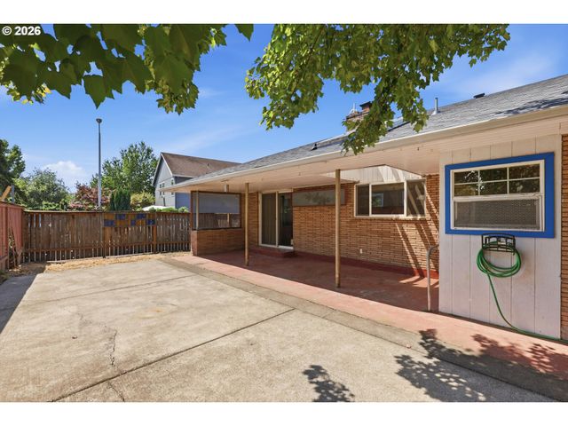 858 N 20TH Way, Cornelius, OR 97113