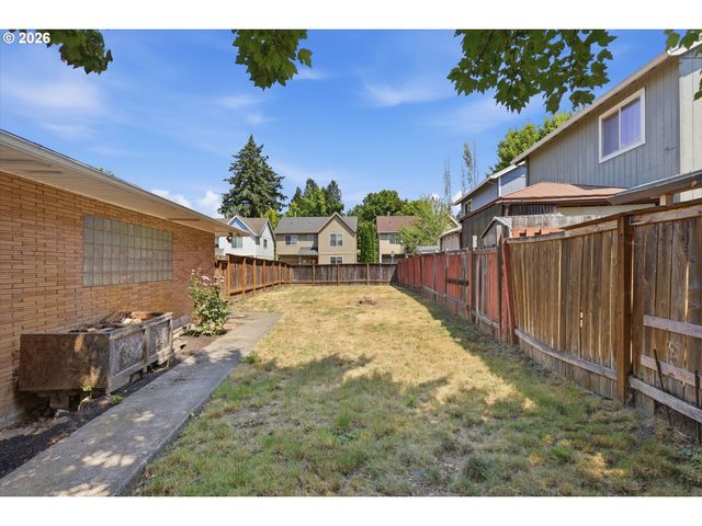 858 N 20TH Way, Cornelius, OR 97113