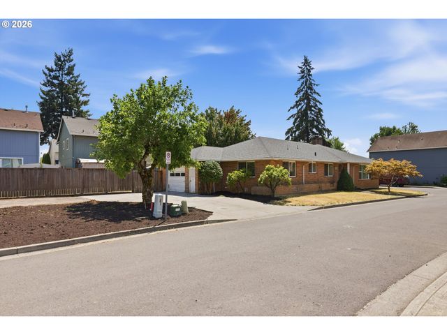 858 N 20TH Way, Cornelius, OR 97113