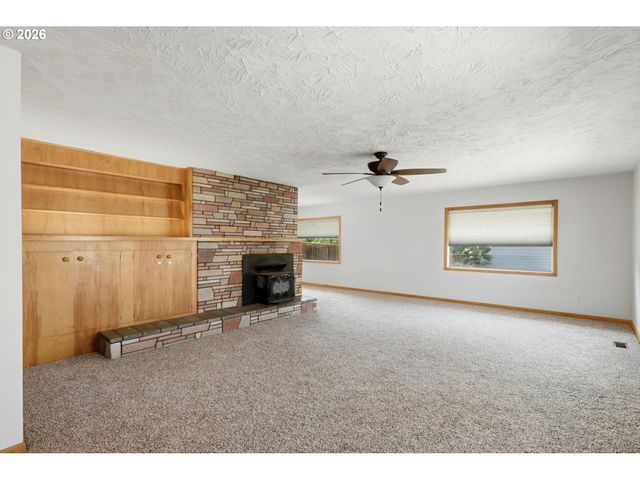 858 N 20TH Way, Cornelius, OR 97113