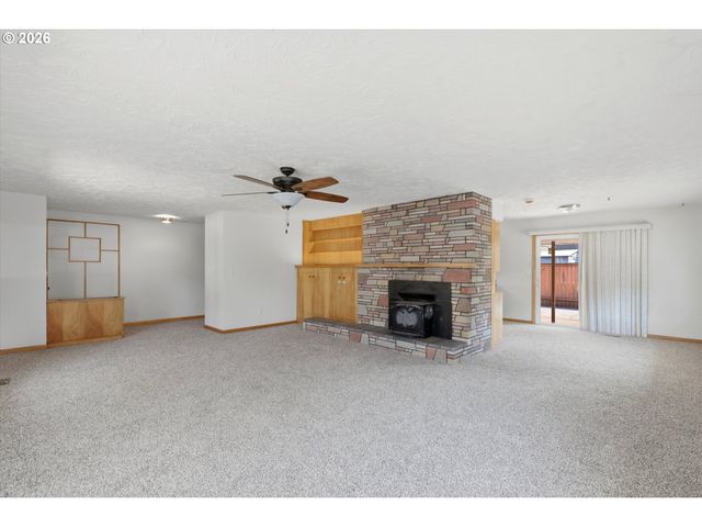 858 N 20TH Way, Cornelius, OR 97113