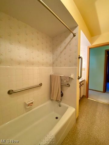 1325 Moncrest Drive NW, Warren, OH 44485