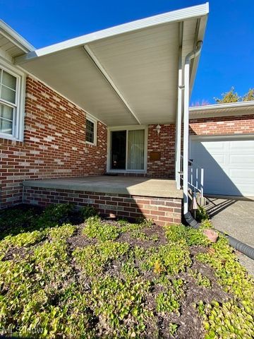 1325 Moncrest Drive NW, Warren, OH 44485