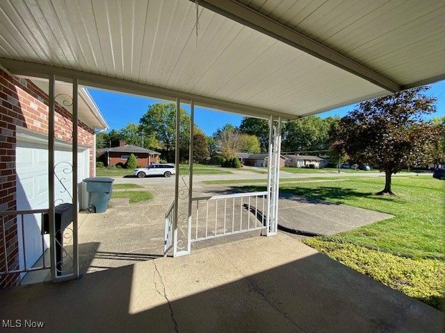 1325 Moncrest Drive NW, Warren, OH 44485