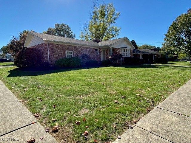 1325 Moncrest Drive NW, Warren, OH 44485