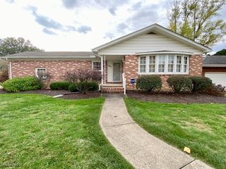 1325 Moncrest Drive NW, Warren, OH 44485
