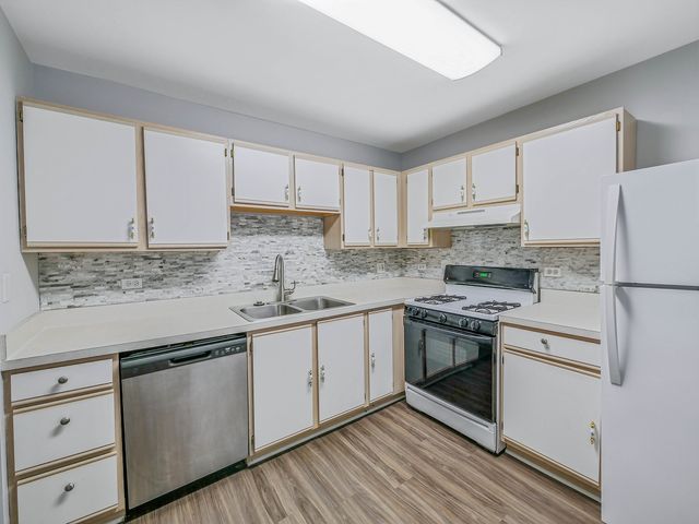 249 W Whispering Oaks Lane, Round Lake, IL 60073