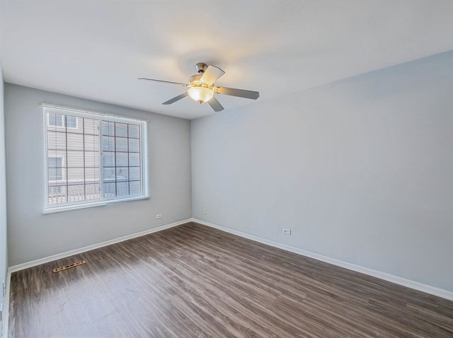 249 W Whispering Oaks Lane, Round Lake, IL 60073