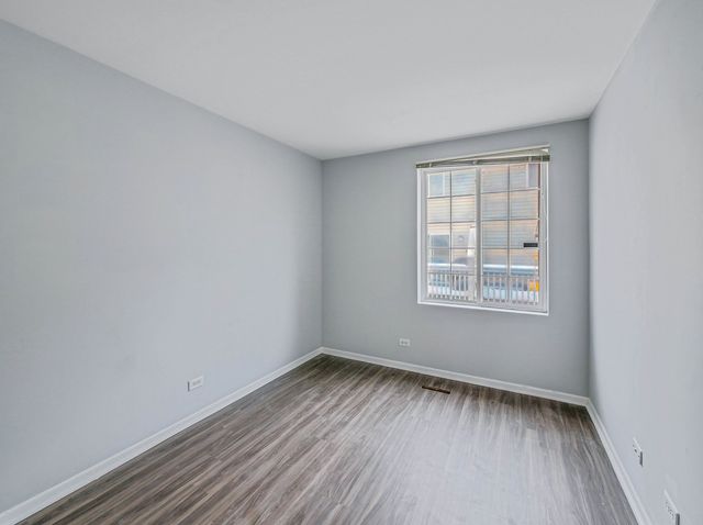 249 W Whispering Oaks Lane, Round Lake, IL 60073