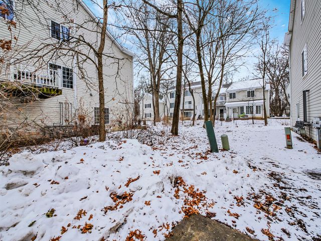 249 W Whispering Oaks Lane, Round Lake, IL 60073