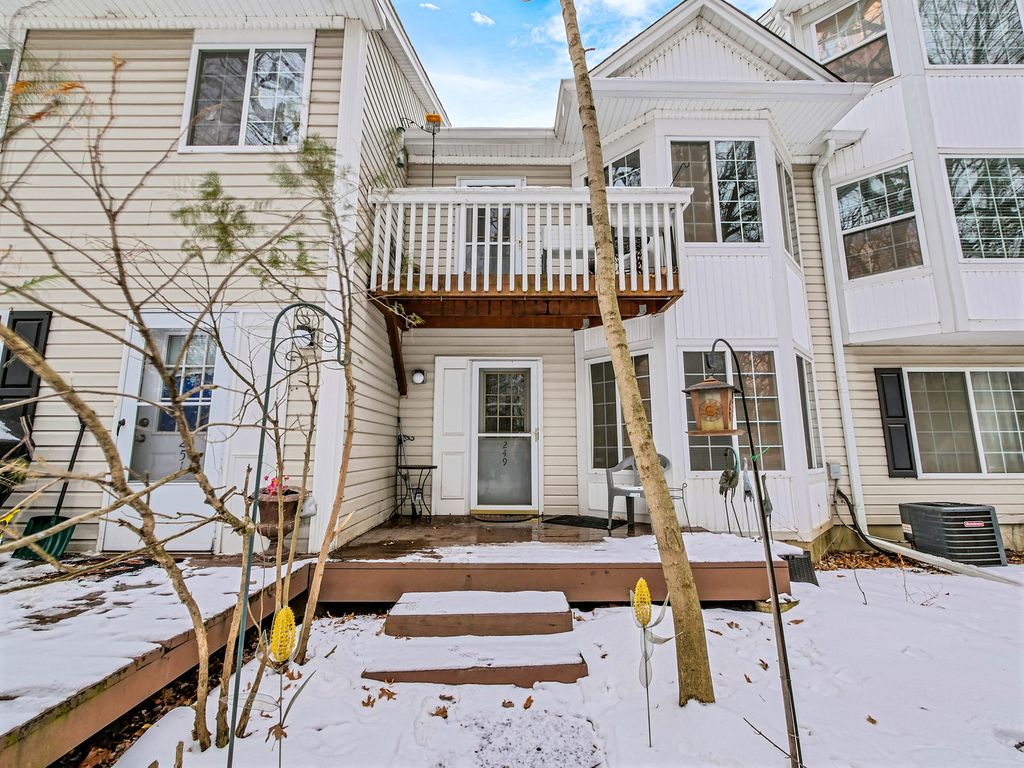 249 W Whispering Oaks Lane, Round Lake, IL 60073