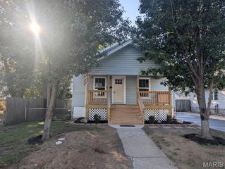 516 Leslie Avenue, Wood River, IL 62095