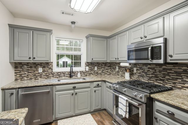 5 Riverside Drive, Sharpsburg, GA 30277