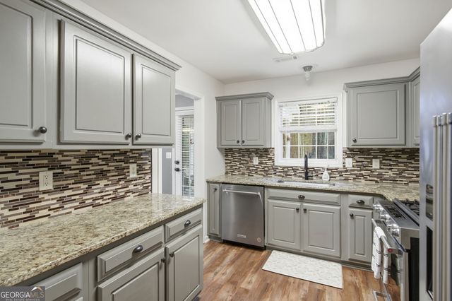 5 Riverside Drive, Sharpsburg, GA 30277