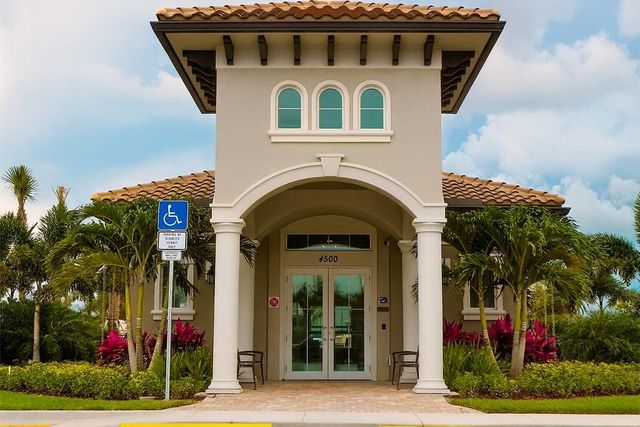 4001 HILLCREST Drive 705, Hollywood, FL 33021