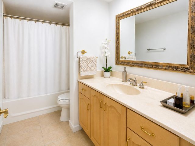 4001 HILLCREST Drive 705, Hollywood, FL 33021