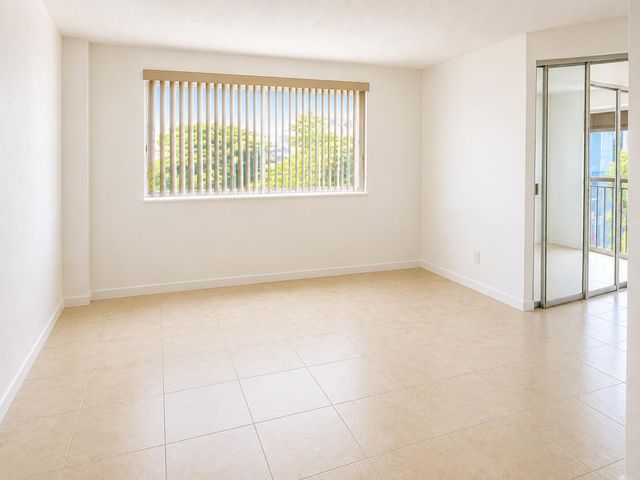 4001 HILLCREST Drive 705, Hollywood, FL 33021