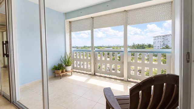 4001 HILLCREST Drive 705, Hollywood, FL 33021