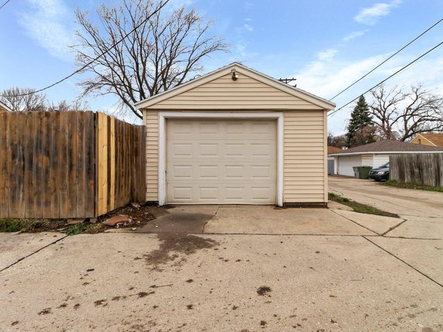 4820 N 65th STREET, Milwaukee, WI 53218