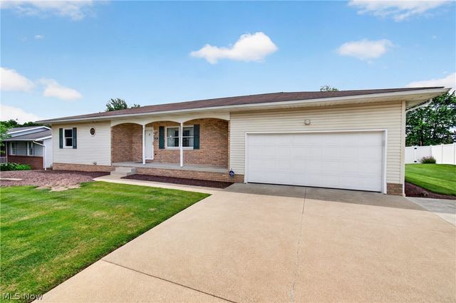 5732 Perry Hills Drive SW, Canton, OH 44706