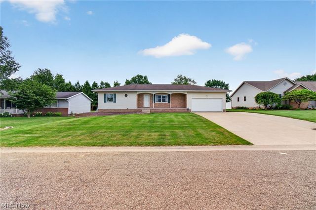 5732 Perry Hills Drive SW, Canton, OH 44706