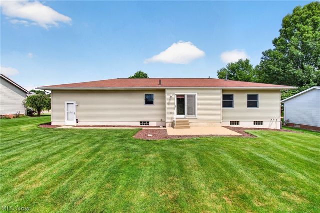 5732 Perry Hills Drive SW, Canton, OH 44706