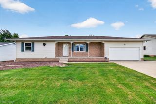5732 Perry Hills Drive SW, Canton, OH 44706