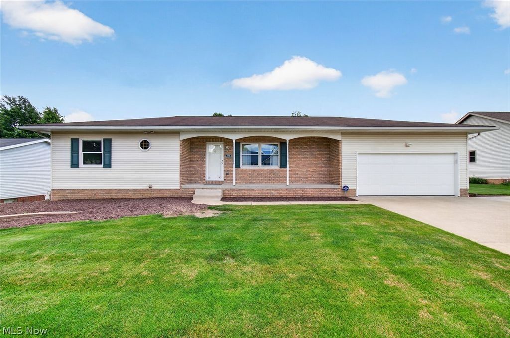5732 Perry Hills Drive SW, Canton, OH 44706