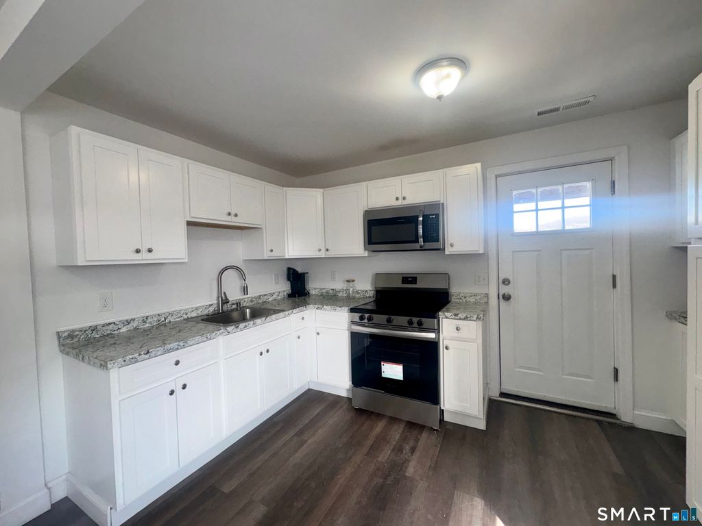 22 Brewster Street 3 Floor, Waterbury, CT 06704