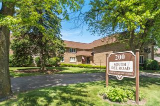 200 S Dee Road 1D, Park Ridge, IL 60068