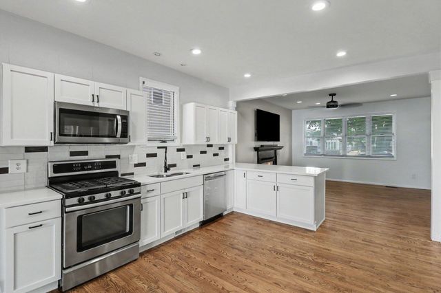 3944 Ziegler Street, Dearborn Heights City, MI 48125