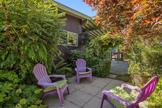 4977 19th Avenue S, Seattle, WA 98108