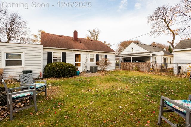 10401 Troy Street, Oak Park, MI 48237