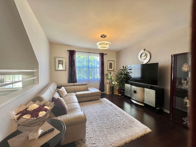 8537 Grove Street, Morton Grove, IL 60053