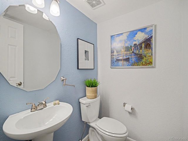 3030 S Macon Cir, Aurora, CO 80014