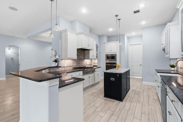 34 Brookefield Circle, Magnolia, TX 77355