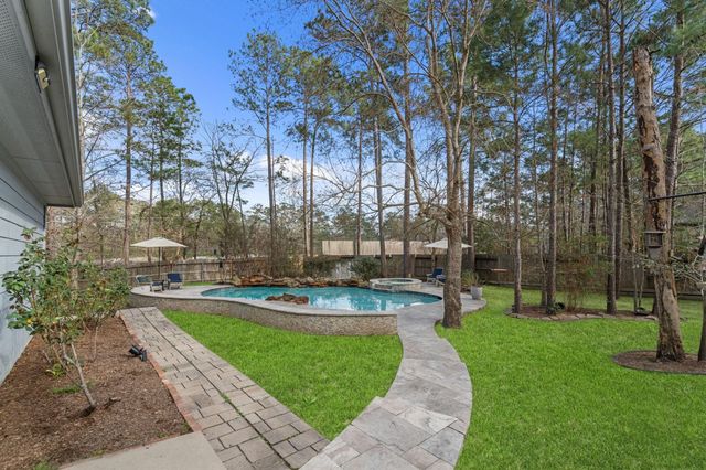 34 Brookefield Circle, Magnolia, TX 77355