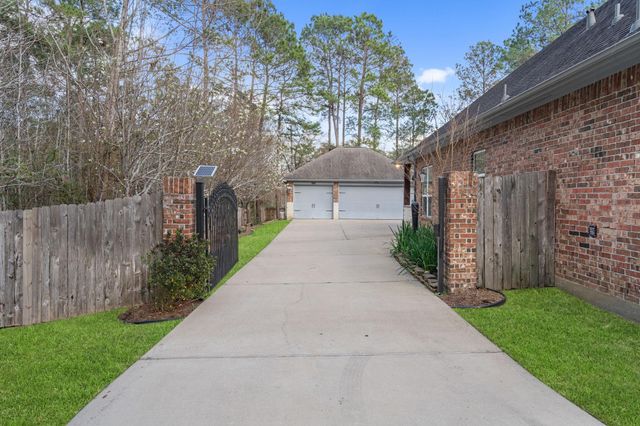 34 Brookefield Circle, Magnolia, TX 77355