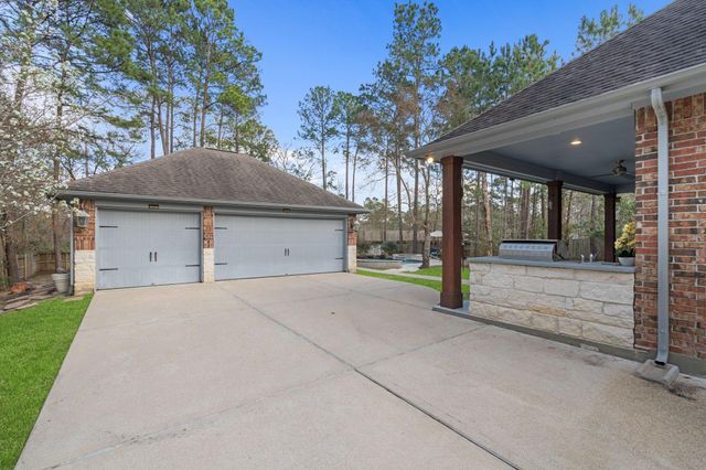 34 Brookefield Circle, Magnolia, TX 77355