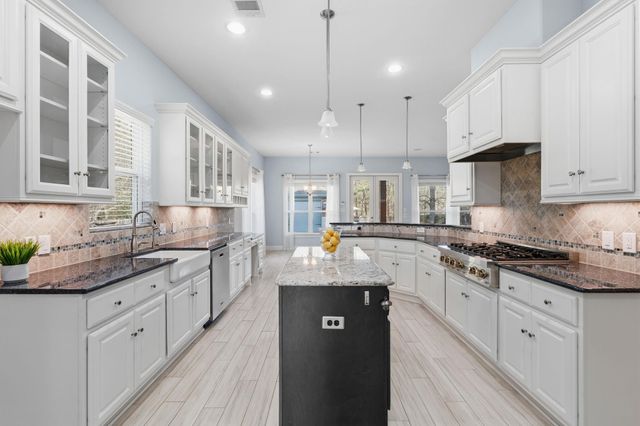 34 Brookefield Circle, Magnolia, TX 77355