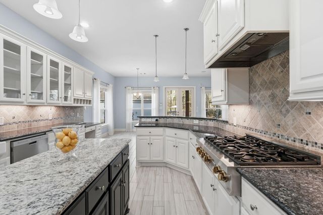 34 Brookefield Circle, Magnolia, TX 77355