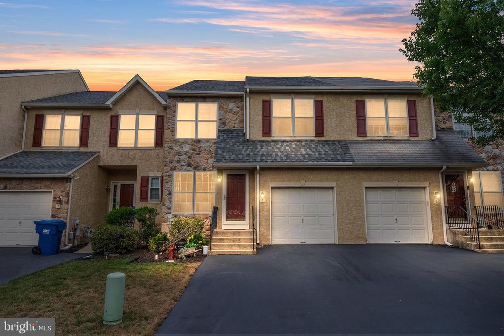 5 CHADWICK PL, Norristown, PA 19403
