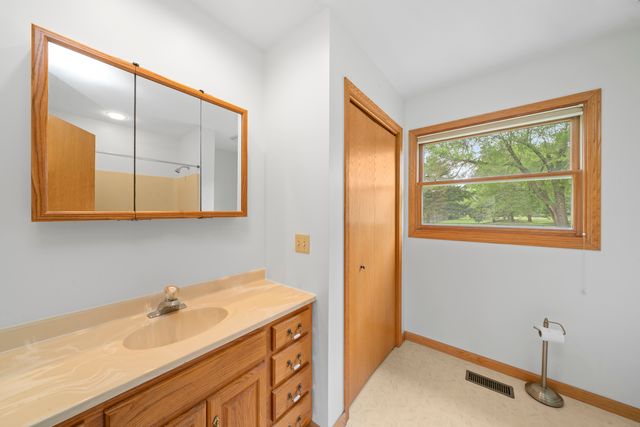 460 E Railroad Avenue, Leland, IL 60531