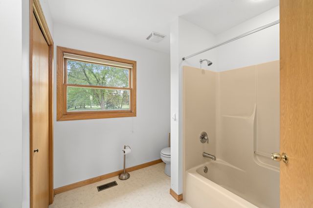 460 E Railroad Avenue, Leland, IL 60531