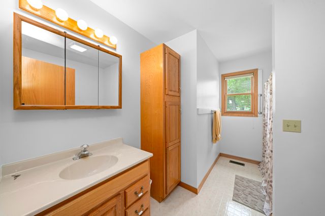 460 E Railroad Avenue, Leland, IL 60531
