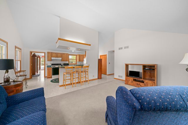 460 E Railroad Avenue, Leland, IL 60531
