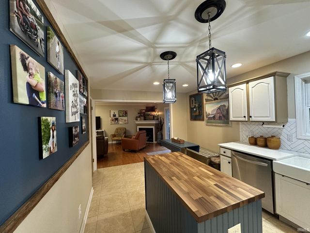 212 Alexandria Drive, Newburgh, IN 47630